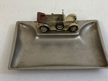 AUTOMOBILIA VINTAGE ASHTRAY WITH ANTIQUE CAR MODEL ATTACHED