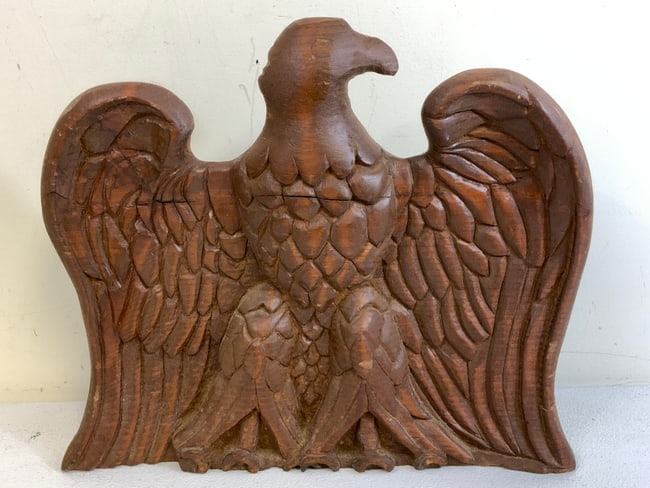 LARGE ANTIQUE WOOD CARVED AMERICAN EAGLE: LARGE ANTIQUE WOOD CARVED AMERICAN EAGLE. APPROX. 12 X 12 SIZE. GREAT DECORATOR