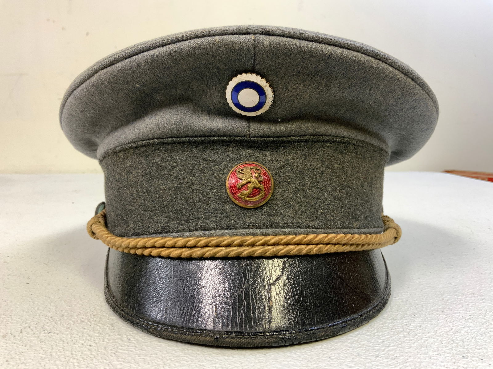 FINLAND WWII FINISH OFFICERS VISOR HAT: FINLAND WWII FINISH OFFICERS VISOR HAT. VERY GOOD OVERALL CONDIITON. RARE FIND.