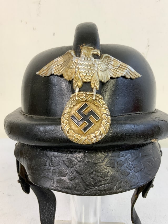 GERMANY THIRD REICH NSKK LEATHER MOTORCYCLE CRUSH HELMET: GERMANY THIRD REICH NSKK LEATHER MOTORCYCLE CRUSH HELMET. EARLY FIRST MODEL. GREAT CONDITION OVERALL. RZM TAG INSIDE.