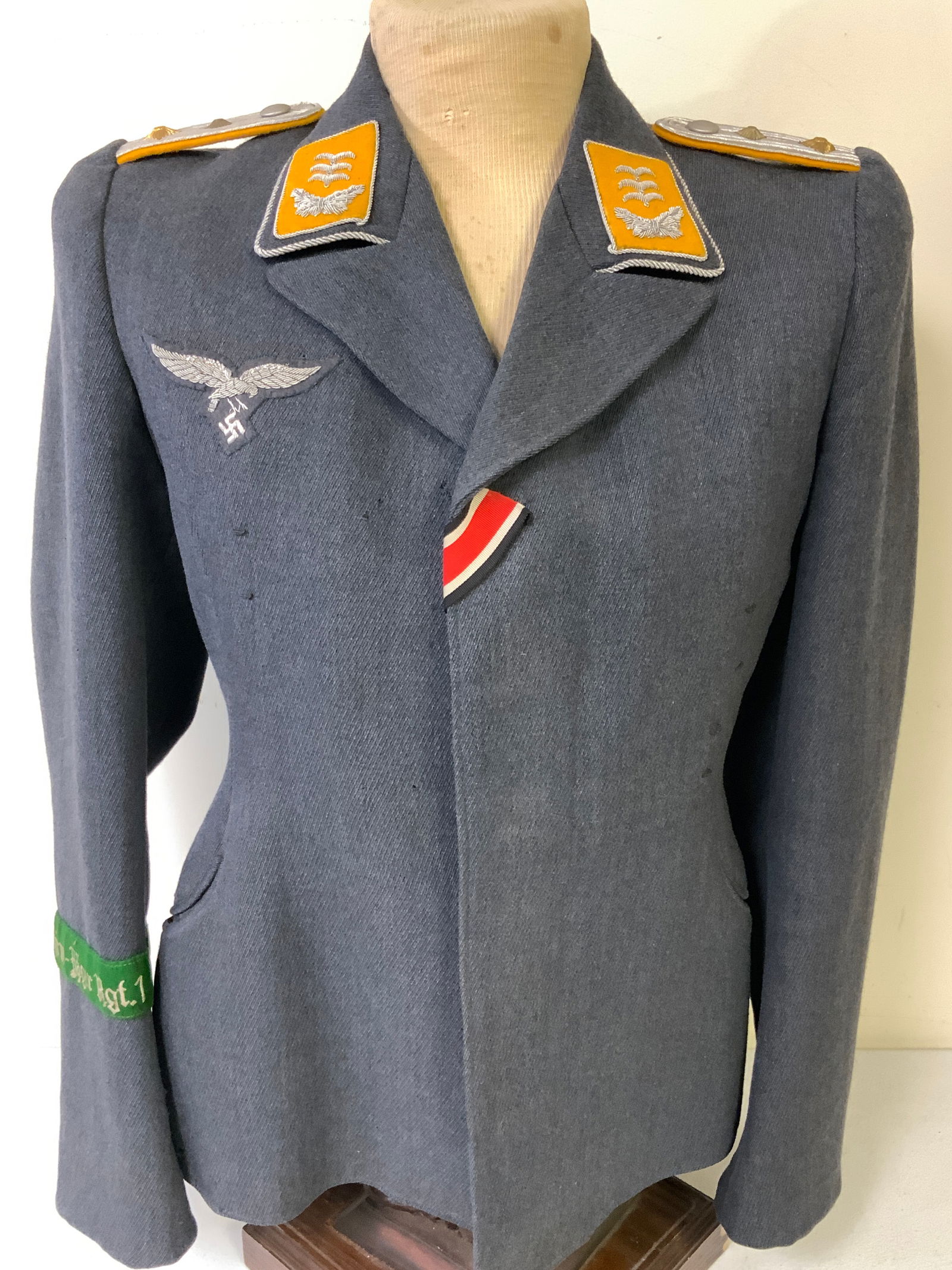 WWII GERMAN LUFTWAFFE PARATROOPER OFFICERS FLIGHT JACKET TUNIC: WW2 German Luftwaffe Officers FJ paratrooper Tunic Fallschirmjager uniform flight jacket. Fantastic example. Many award loops.Fallschirmjager Rgt 1 cuff title. very nice and clean condition. Rare !