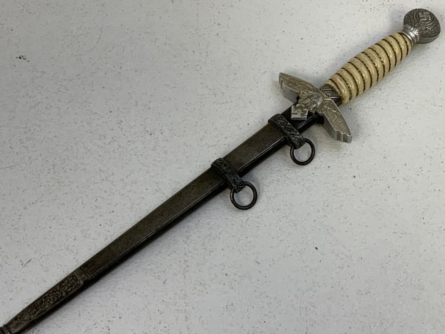 GERMANY THIRD REICH LUFTWAFFE OFFICERS DAGGER HORSTER SOLINGEN: WWII GERMAN LUFTWAFFE OFFICERS DAGGER BY HORSTER SOLINGEN. DARK BLADE WITH AGE WEAR. GOOD OVERALL CONDITION.