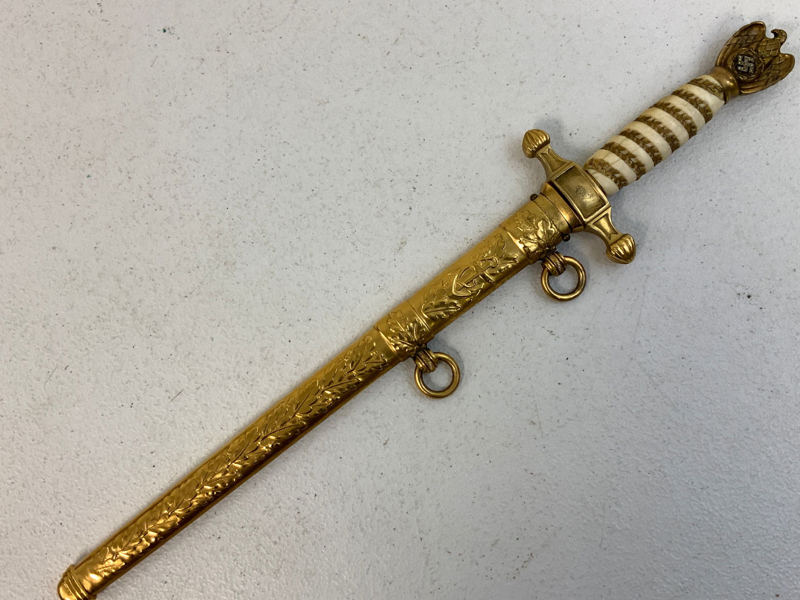 GERMANY THIRD REICH GERMAN NAVY KRIEGSMARINE PRESENTATION DAGGER: GERMANY THIRD REICH GERMAN NAVY KRIEGSMARINE PRESENTATION DAGGER.PRESENTATION ADMIRAL STYLE DIRK WITH GILDED FITTINGS BEAUTIFUL APPLIED SWASTIKA WITH ROSE-CUT DIAMONDS POMMEL EAGLE.ALL FITTINGS SHOWS