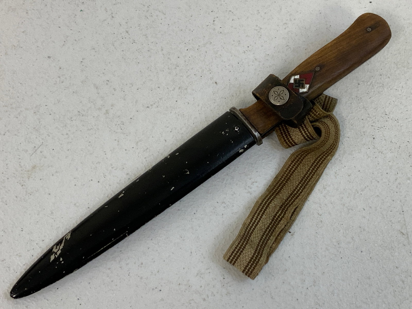 WWII GERMAN MILITARY FIGHTING KNIFE WITH HJ INSIGNIA: WWII GERMAN MILITARY FIGHTING KNIFE WITH HJ INSIGNIA INSERTED INTO GRIP. GOOD OVERALL CONDITION. F.W.HOLLER MAKER MARKED BLADE. RARE.POSSIBLE SS-HITLERJUGENT DIVISION SOLDIER KNIFE.