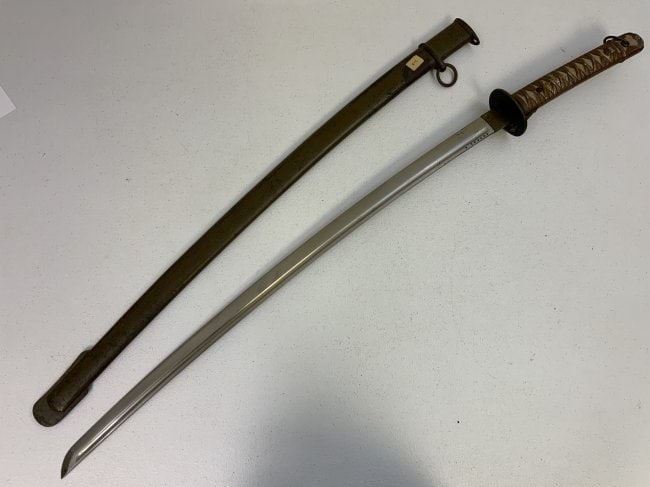 WWII IMPERIAL JAPAN JAPANESE ARMY NCO OFFICER SAMURAI SWORD: WWII IMPERIAL JAPAN JAPANESE ARMY NCO OFFICER SAMURAI SWORD. GREAT CONDITION .BRIGHT BLADE WITH NO ISSUES . MATCHING NUMBERS. 38" LONG WITH 27" LONG BLADE. NUMBERS STAMPED ON THE BLADE AND SCABBARD TH