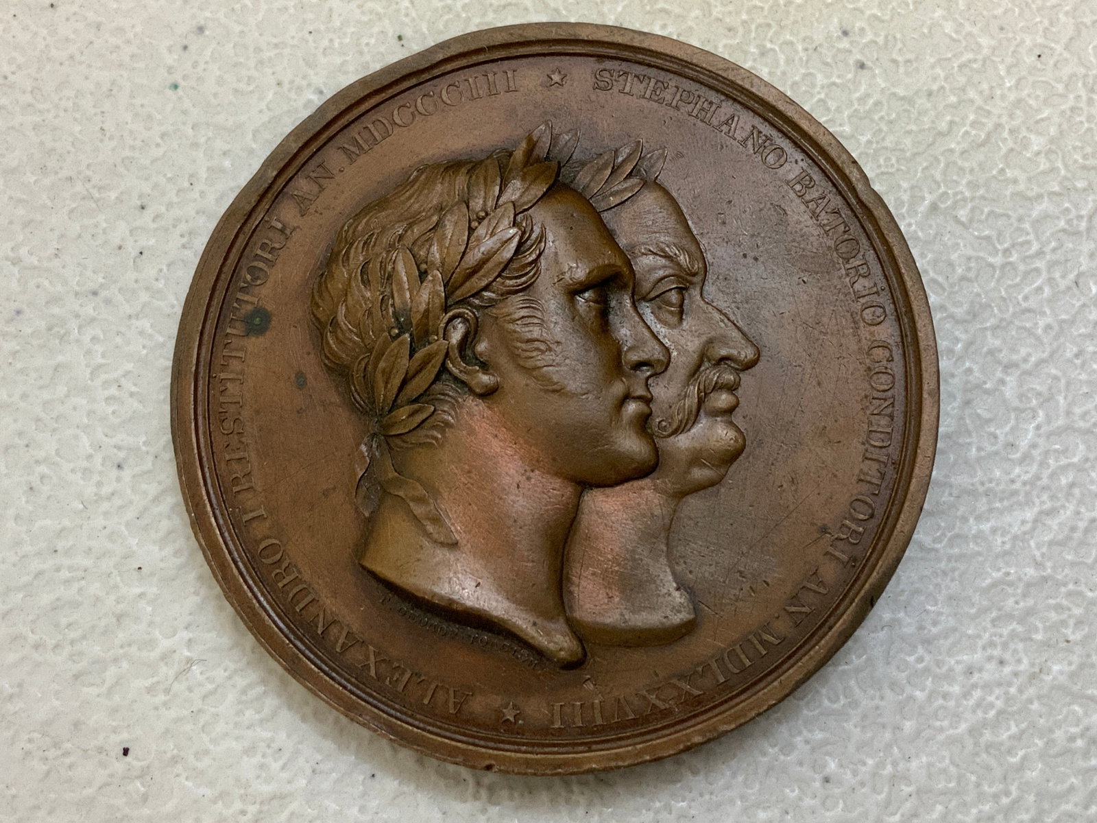 IMPERIAL RUSSIAN / POLISH /LITHUANIAN 250th VILNO MEDAL: ANTIQUE IMPERIAL RUSSIAN / POLISH /LITHUANIAN 250th ANNIVERSARYOF FOUNDATION OF VILNO UNIVERSITY MEDAL 1828. ENGRAVER F. TOLSTOY . BRONZE . 2 1/2" DIAM .