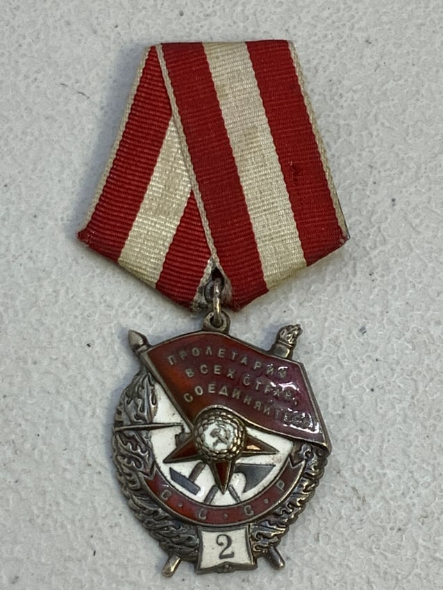 USSR ORDER OF RED BANNER SECOND AWARD WITH NUMBER 2: USSR ORDER OF RED BANNER SECOND AWARD WITH NUMBER 2. VERY GOOD CONDITION WITH NICE ENAMEL. SILVER. ON ORIGINAL RIBBON BAR.