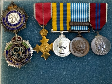 GREAT BRITAIN SET OF MIMIATURE AWARDS MEDALS AND BADGES