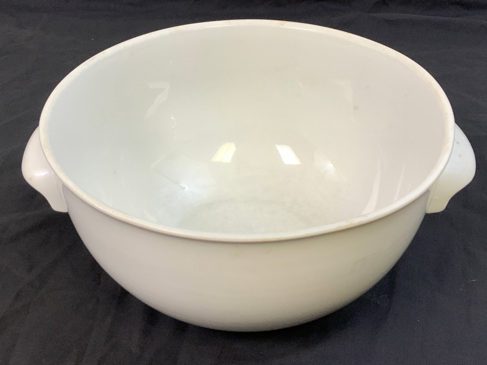 GERMANY THIRD REICH SQUAD SIZE SERVING BOWL DAF GERMAN LABOR FRONT MARKED: GERMANY THIRD REICH SQUAD SIZE SERVING BOWL DAF GERMAN LABOR FRONT MARKED. VERY GOOD CONDITION. 10" DIAM. 6' TALL SIZE.