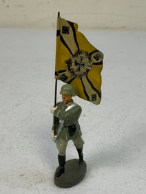 GERMAN NAZI PERIOD LINEOL / ELASTOLIN TOY SOLDIER LUFTWAFFE STANDART BEARER