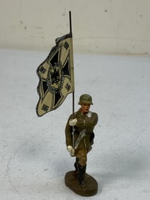 GERMAN NAZI PERIOD LINEOL / ELASTOLIN TOY SOLDIER ARMY STANDART BEARER