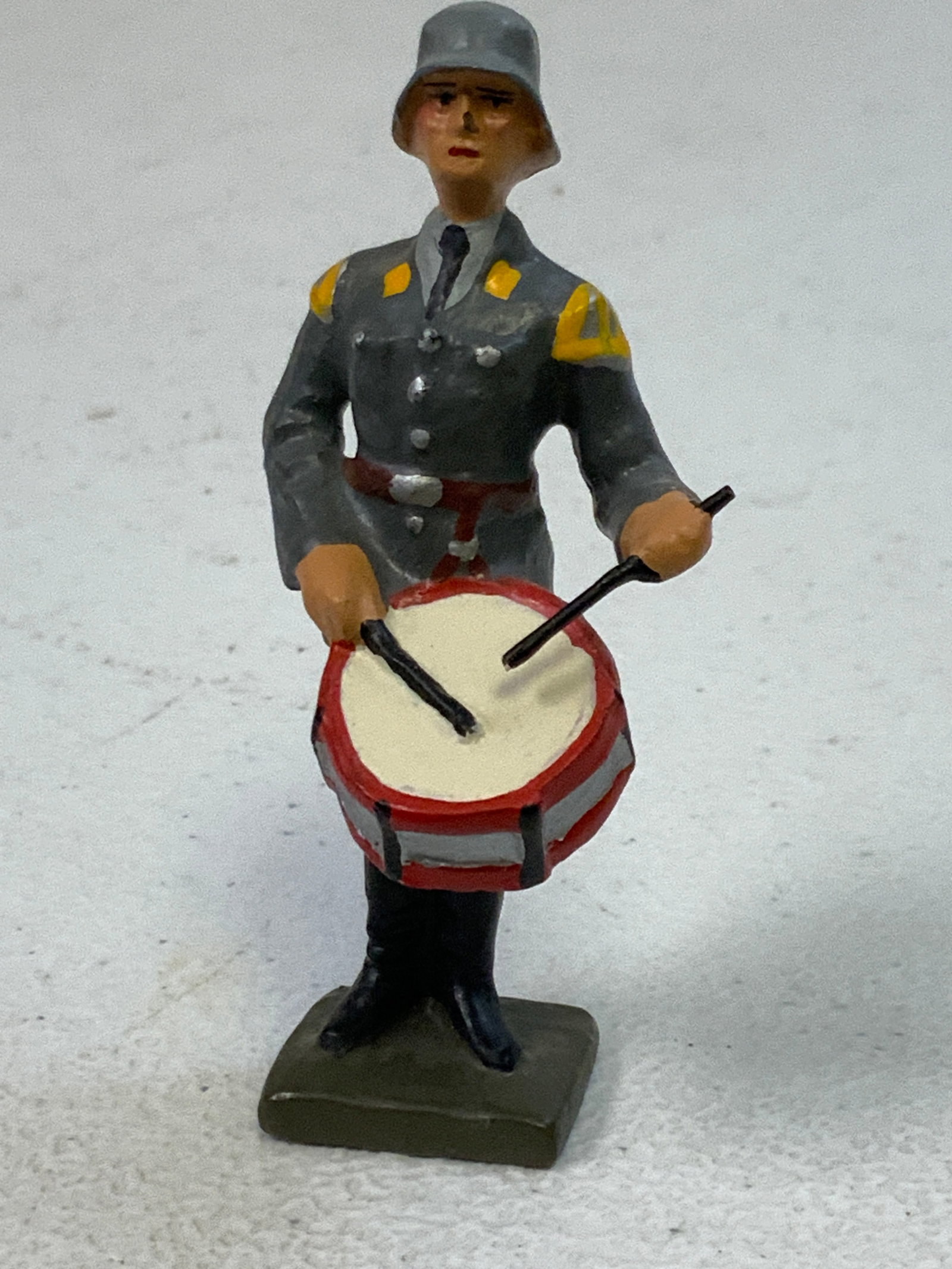 GERMAN NAZI PERIOD LINEOL / ELASTOLIN TOY SOLDIER LUFTWAFFE DRUMMER: GERMAN NAZI PERIOD LINEOL / ELASTOLIN TOY SOLDIER LUFTWAFFE DRUMMER