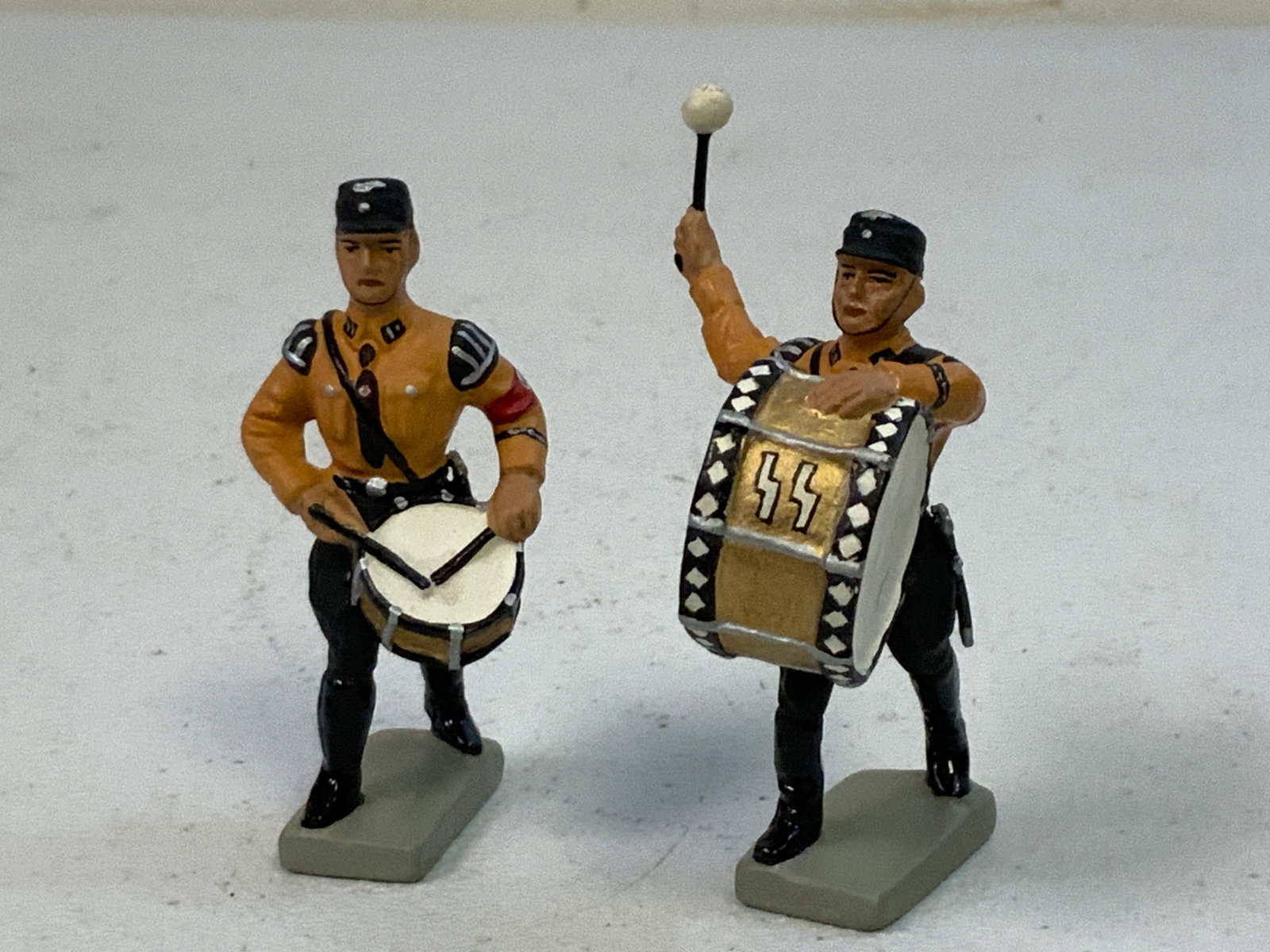 GERMAN NAZI PERIOD LINEOL / ELASTOLIN TOY SOLDIERS SS DRUMMERS: GERMAN NAZI PERIOD LINEOL / ELASTOLIN TOY SOLDIERS SS DRUMMERS