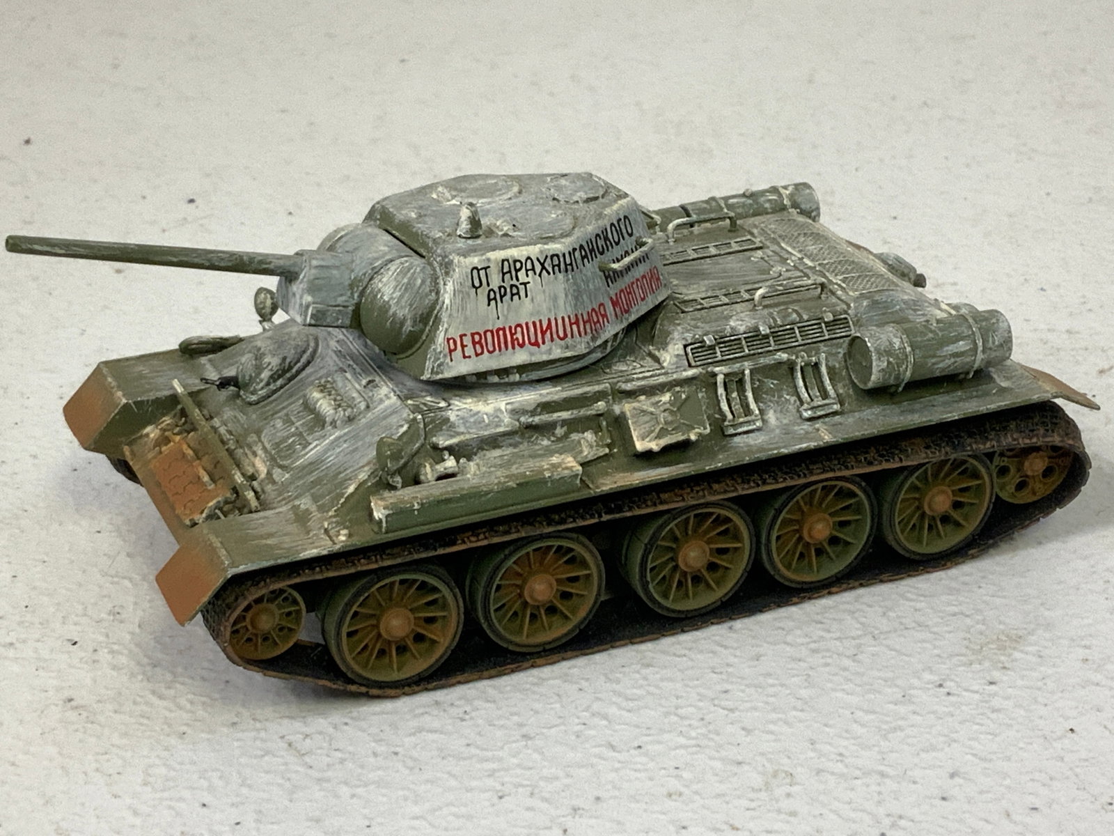 WWII SOVIET T 34 TANK DIE CAST MODEL CUSTOM DETAILED: WWII SOVIET T 34 TANK DIE CAST MODEL CUSTOM DETAILED. 5" LONG AND 2 1/2" WIDE.