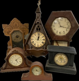 LARGE LOT OF VINTAGE CLOCKS