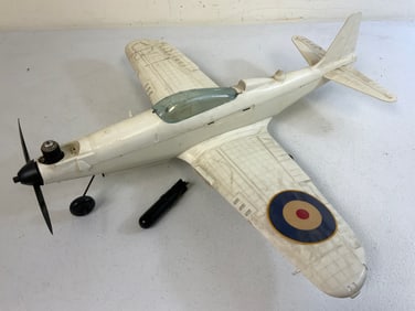 WEN MAC CONTROL LINE GAS ENGINE PLASTIC P-39 AIRACOBRA RAF DAY FIGHTER AIRPLANE