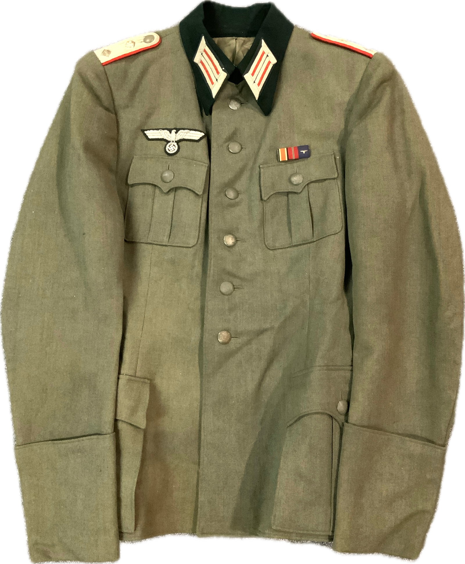 WWII GERMAN ARMY ARTILLERY OFFICER TUNIC: WWII GERMAN ARMY ARTILLERY OFFICER TUNIC. VERY NICE MINTY CONDITION COMBAT GRADE TUNIC.SMALL SIZE. VERY NICE AND CLEAN EXAMPLE.