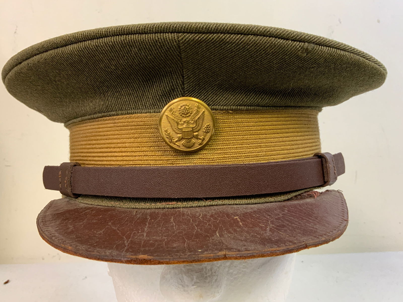 USA ANTIQUE WWI NCO OFFICERS VISOR HAT: USA ANTIQUE WWI NCO OFFICERS VISOR HAT. WELL WORN CONDITION WITH VISOR IN NEED OR RESTITCHING. RARE.