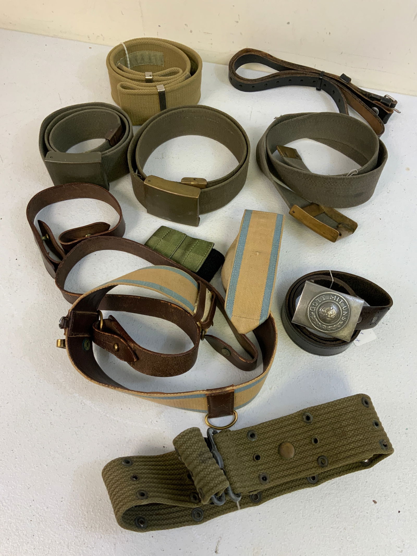 LOT OF MILITARY BELTS: LOT OF MILITARY BELTS . DIFFERENT COUNTRIES INCLUDING WWI GERMANY.