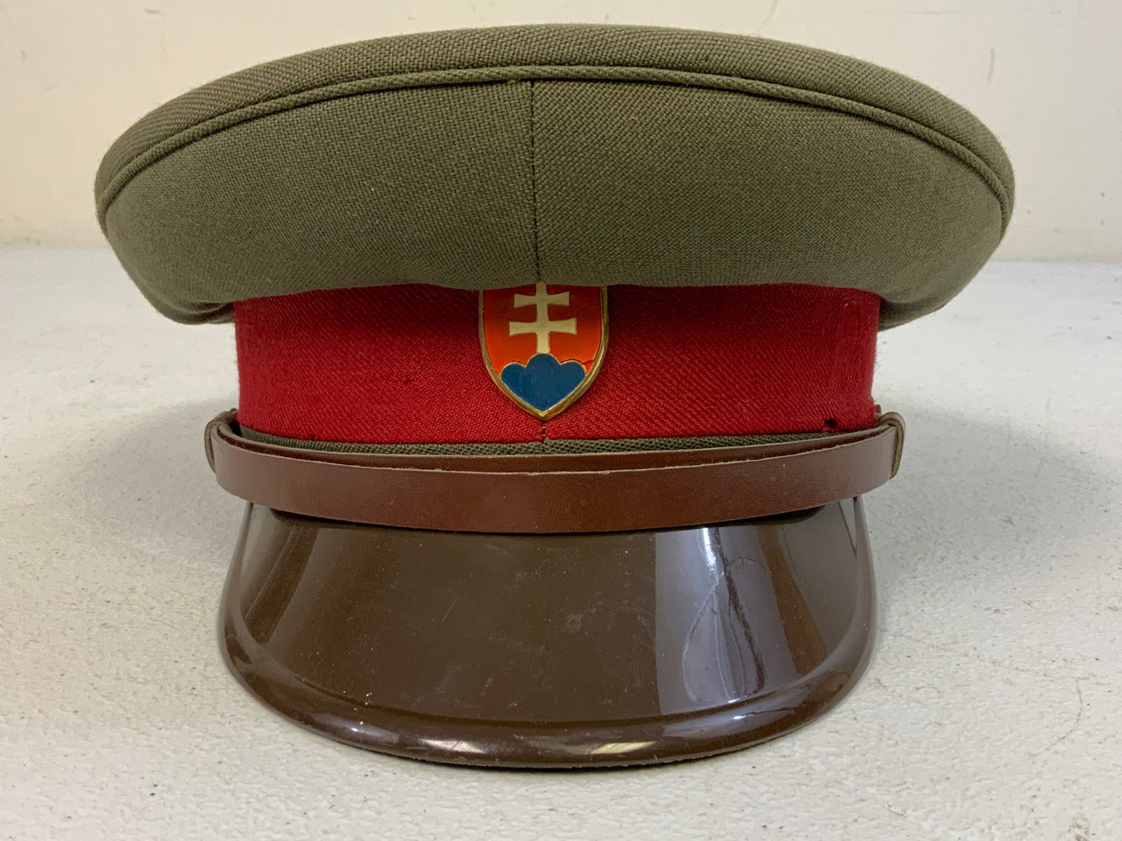 SLOVAKIA ARMY OFFICER DRESS VISOR HAT: SLOVAKIA ARMY OFFICER DRESS VISOR HAT. GOOD CONDITION. RARE.