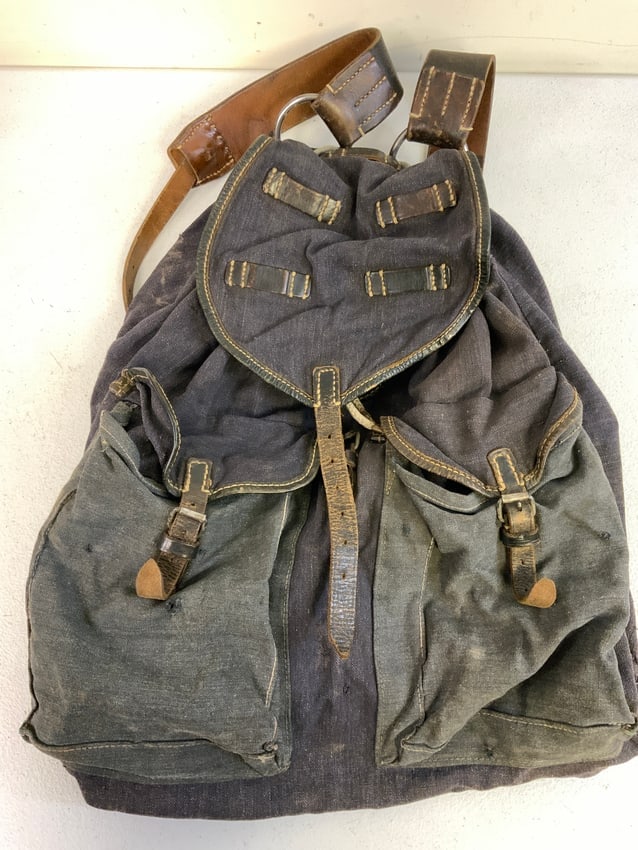 WWII GERMAN LUFTWAFFE BLUE CANVAS RUCKSACK BACKPACK: WWII GERMAN LUFTWAFFE BLUE CANVAS RUCKSACK BACKPACK . VERY NICE CONDITION . clg 42 MARKED. COMPLETE WITH LEATHER STRAPS.