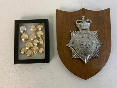 UNITED KINGDOM MILITARY REGIMENTAL BUTTONS AND METROPOLITAN POLICE PLAQUE