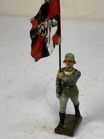 GERMAN NAZI PERIOD LINEOL / ELASTOLIN TOY SOLDIER ARMY STANDART BEARER
