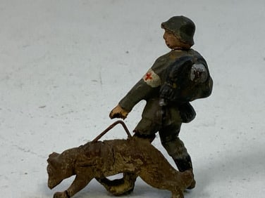GERMAN NAZI PERIOD LINEOL / ELASTOLIN TOY SOLDIER ARMY MEDIC WITH A DOG