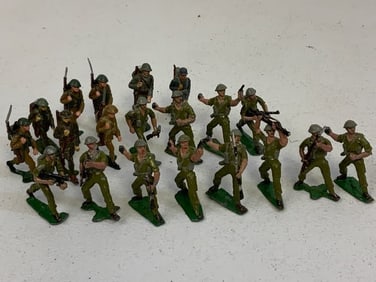 LOT OF PAINTED LEAD TOY SOLDIERS - BRITISH