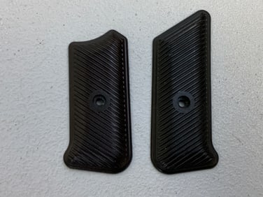 WWII GERMAN MP44 BAKELITE GRIPS