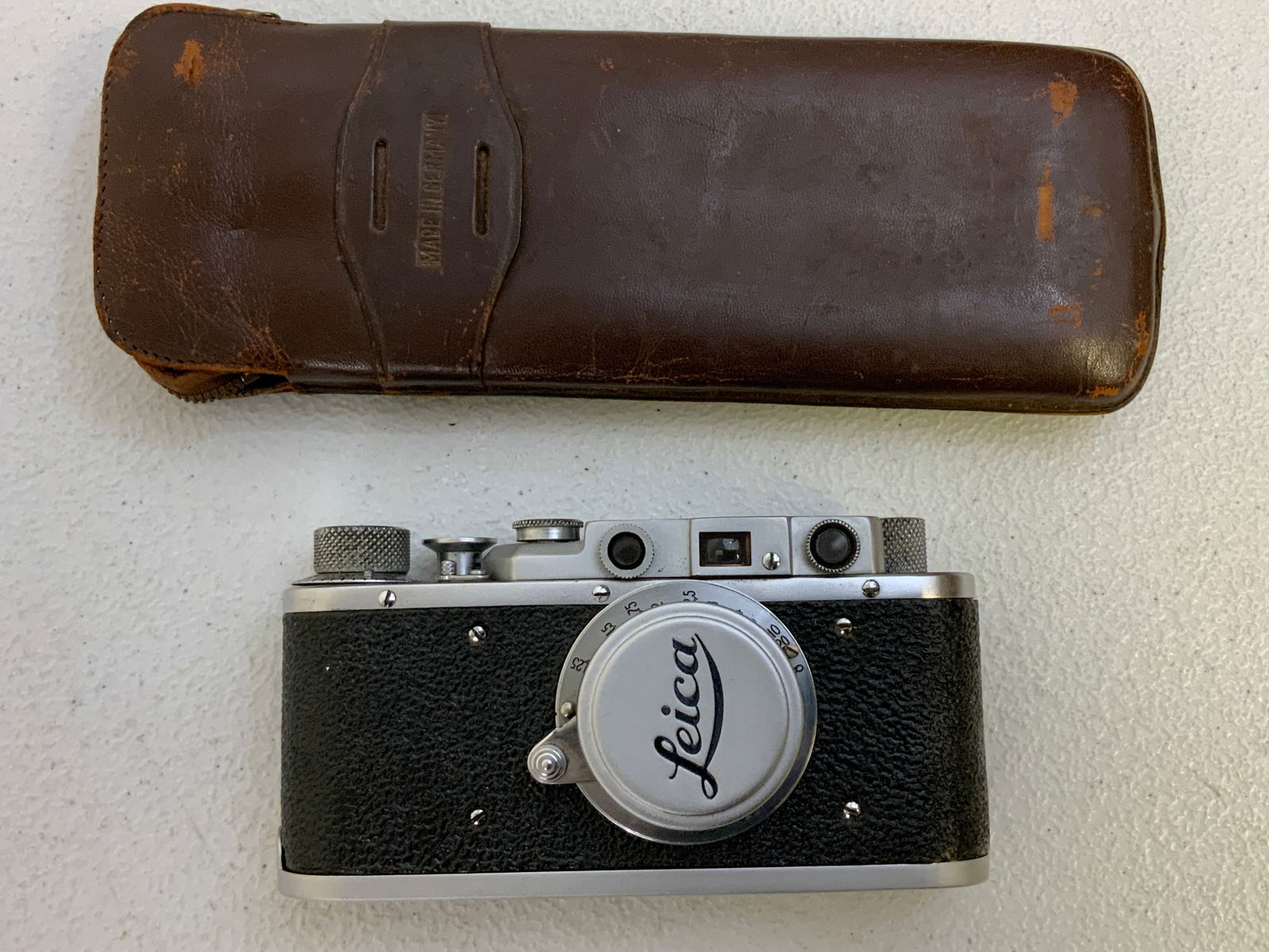 WWII LEICA CAMERA RUSSIAN MADE REPLICA REPRODUCTION AND GERMAN TRIPOD: WWII LEICA CAMERA RUSSIAN MADE REPLICA REPRODUCTION AND GERMAN TRIPOD.MADE FROM OLD USSR MADE ZORKI OR FED CAMERA.