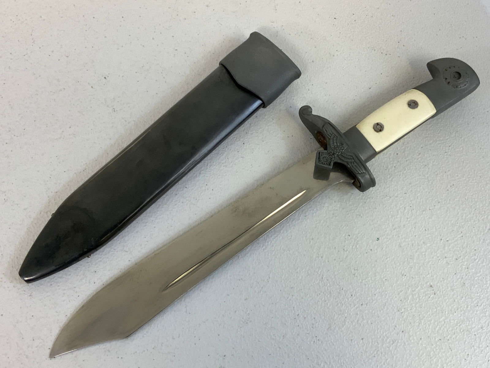 TENO HEWER DAGGER: TENO HEWER DAGGER. ZINK FITTINGS. OLD REPRODUCTION.