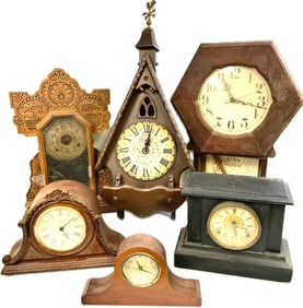 LARGE LOT OF VINTAGE CLOCKS