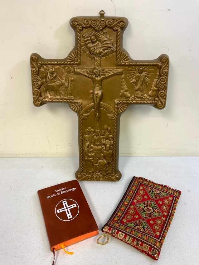 LARGE CATHOLIC WALL CROSS AND SHORTER BOOK OF BLESSINGS BOOK WITH CASE: LARGE CATHOLIC WALL CROSS AND SHORTER BOOK OF BLESSINGS BOOK WITH CASE.15 X 18 SIZE CROSS. CAST ALUMINUM WITH GOLD FINISH. HANGING LOOP.FROM DR. PAUL D WYNN COLLECTION .