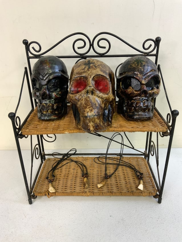 LAS CALAVERAS ANCESTOR SCUL FOR DIA DE LOS MUERTOS FAMILY ALTAR: LAS CALAVERAS ANCESTOR SCUL FOR DIA DE LOS MUERTOS FAMILY ALTAR. MEXICO - OAXACA. 14 X 17 X 8 SIZE. CIRCA 1950'SFROM DR. PAUL D LYNN PERSONAL COLLECTION.