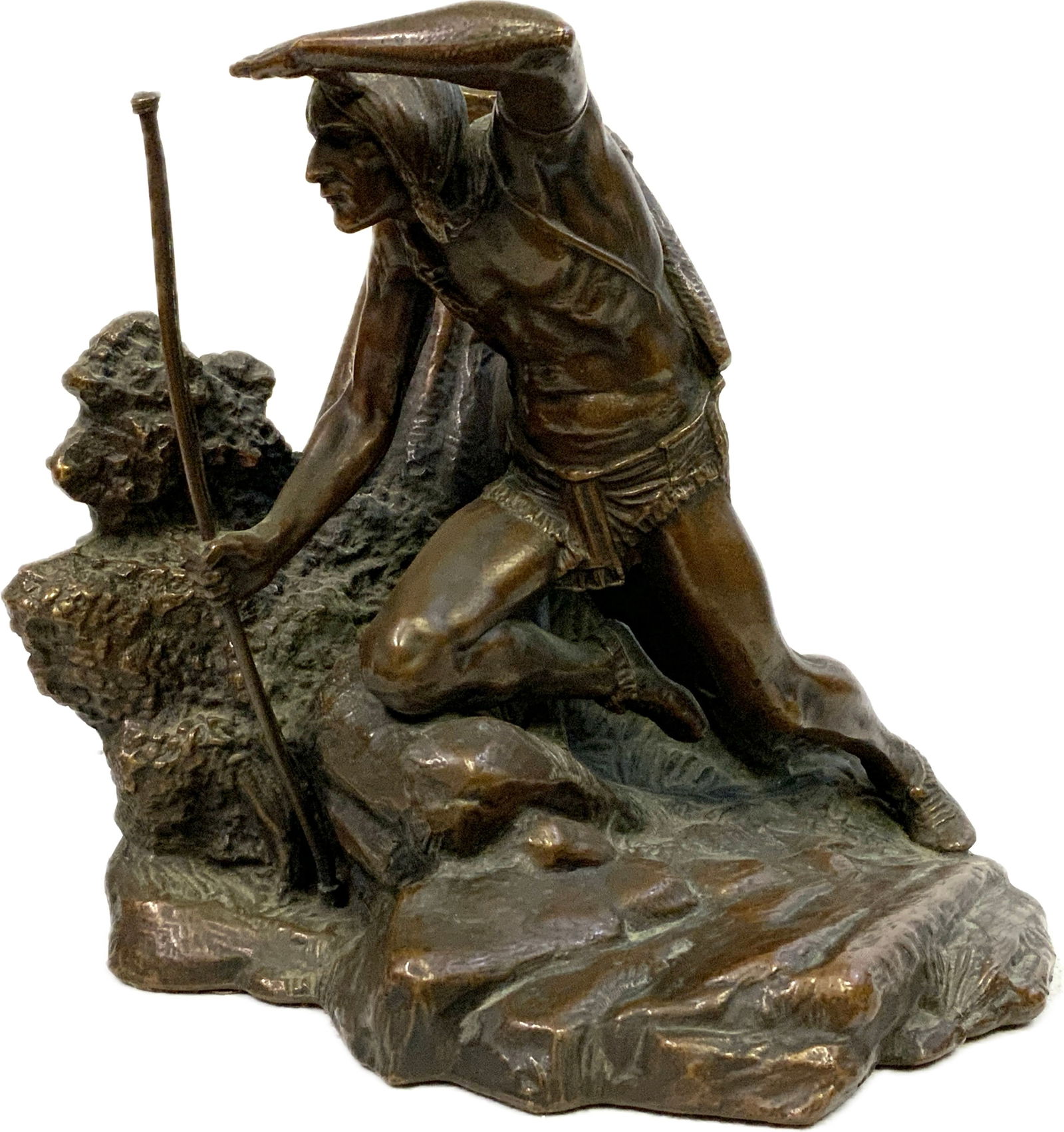 ANTIQUE NATIVE AMERICAN BRONZE STATUE: ANTIQUE NATIVE AMERICAN BRONZE STATUE. BEAUTIFUL PIECE. HIGH QUALITY BRONZE WITH FINE DETAILS. 9" TALL. AMAZING DECORATION PIECE.