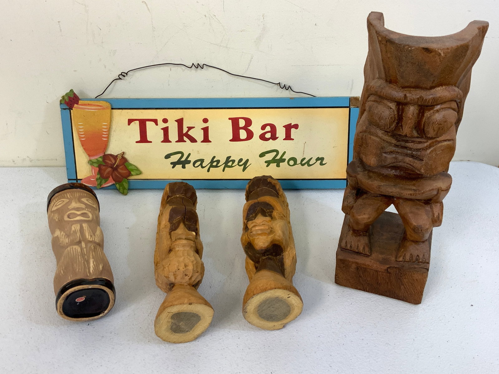 HAWAII TIKI ITEMS KU GOD AND BAR TIKI BAR SIGN: HAWAII TIKI ITEMS KU GOD AND BAR TIKI BAR SIGN. 12" TALLEST OBJECT. FROM DR. PAUL D. LYNN COLLECTION.