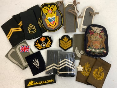 LOT OF MILITARY PATCHES AND INSIGNIA