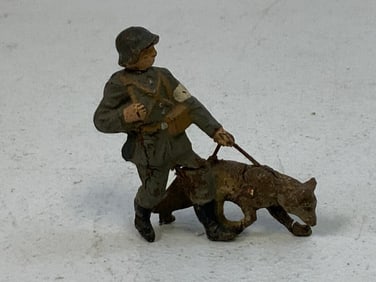 GERMAN NAZI PERIOD LINEOL / ELASTOLIN TOY SOLDIER ARMY MEDIC WITH A DOG