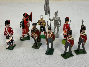 LOT OF PAINTED LEAD TOY SOLDIERS - BRITISH
