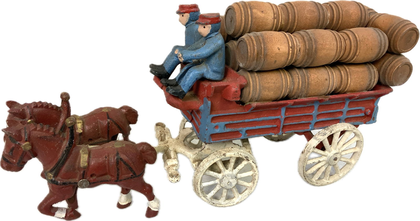 VINTAGE CAST IRON HORSE DRAWN BEER BARREL WAGON: VINTAGE CAST IRON HORSE DRAWN BEER BARREL WAGON . VERY GOOD CONDITION.