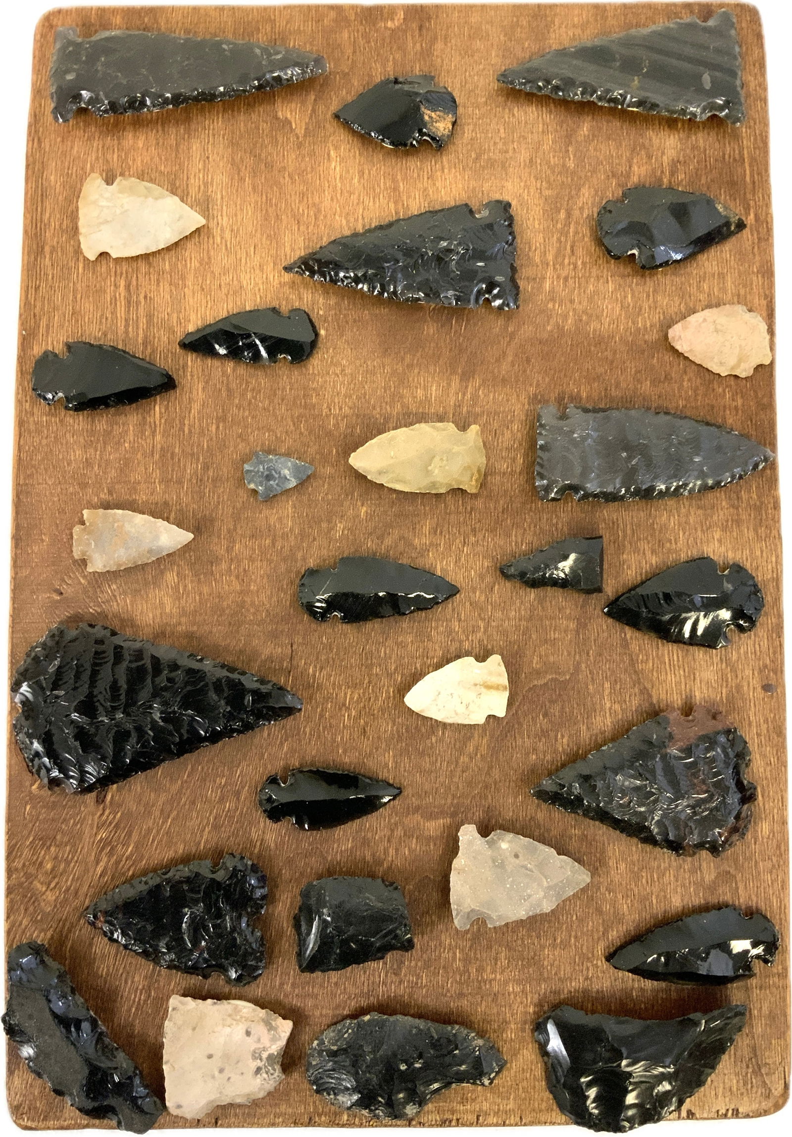 GROUP OF 22 SPEAR AND ARROW POINTS AND 5 HIDE SCRAPERS (1 of 5)