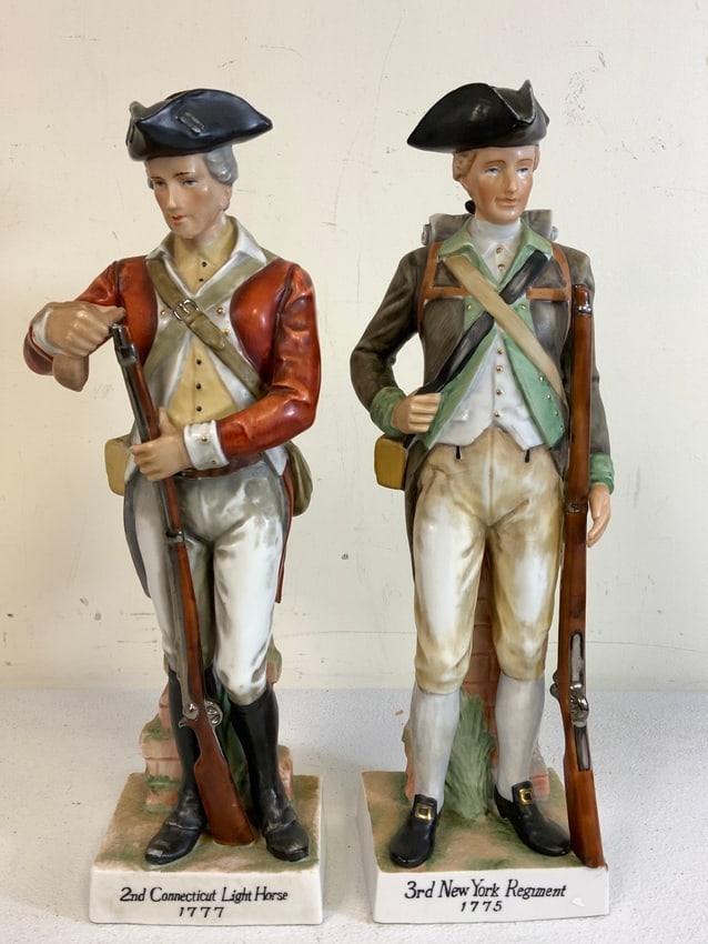 VINTAGE U.S. COLLECTORS REVOLUTIONARY WAR SOLDIERS PORCELAIN FIGURINES (1 of 4)