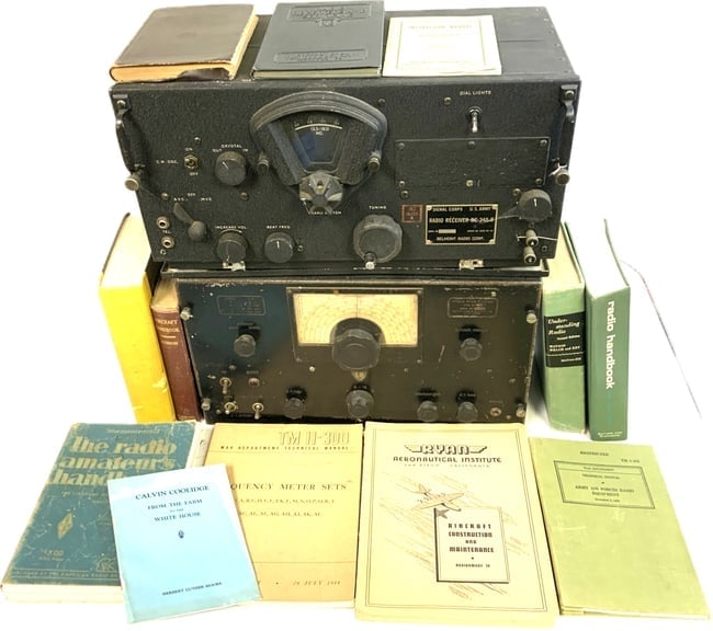 WWII US AIR FORCE RADIOS WITH ASSOCIATED RADIO BOOKS AND MANUALS (1 of 16)