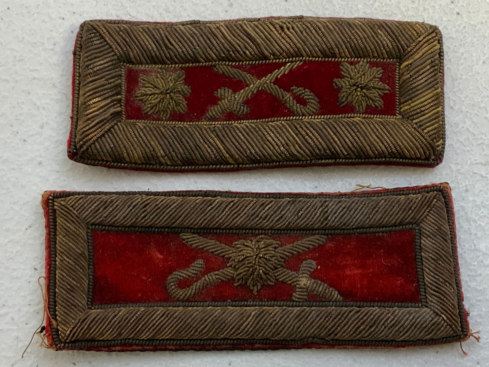 ANTIQUE US ARMY OFFICERS SHOULDER STRAPS (1 of 2)