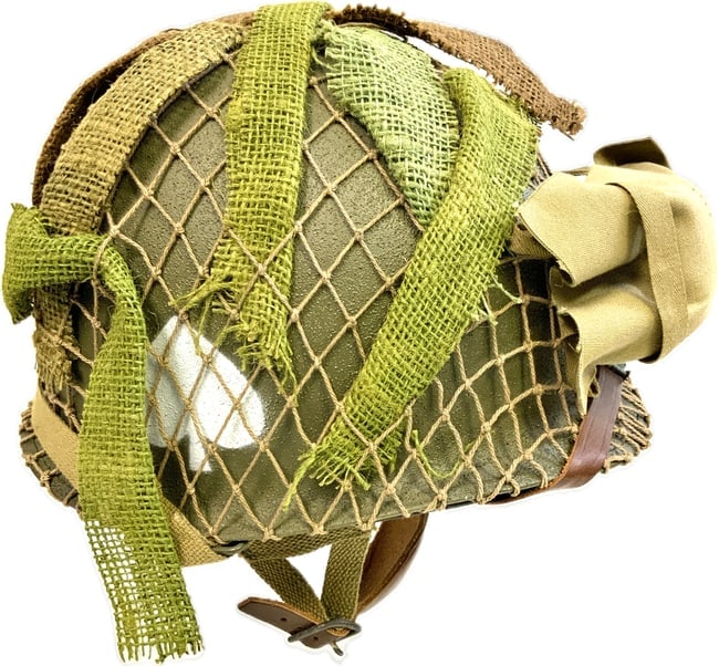WWII PARATROOPER US M1 AIRBORNE STEEL HELMET WITH LINER: WWII PARATROOPER US M1 AIRBORNE STEEL HELMET WITH LINER. ORIGINAL US GI HELMET WITH LINER REFURBISHED WITH NEW WEB LINING STRAPS CAMOUFLAGE AND PAINTED INSIGNIA. GREAT DISPLAY PIECE OR REENACTMENT USE