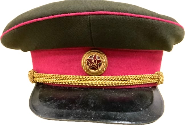 USSR WWII GENERAL VISOR CAP: USSR WWII GENERAL VISOR CAP. VERU GOOD CONDITION. SILK TYPE MATERIAL LINING. SIZE ABOUT 58