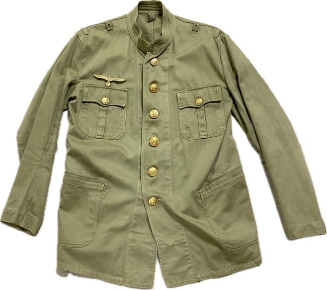 WWII GERMAN NAVY KRIEGSMARINE OFFICERS CANVAS UNIFORM TUNIC: WWII GERMAN NAVY KRIEGSMARINE OFFICERS CANVAS UNIFORM TUNIC.THIS IS VERY RARE EXAMPLE. CUT JUST LIKE THE LEATHER VERSION WITH STAND UP COLLAR REMOVABLE BUTTONS AND KRIEGSMARINE EAGLE. LOOPS FOR THE SH