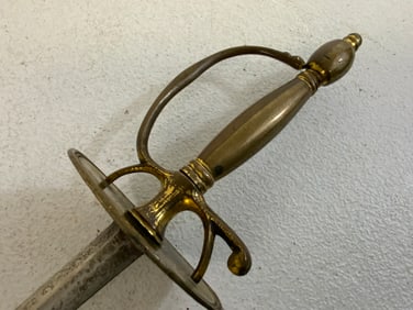 ANTIQUE BRITISH OFFICERS SWORD WITH ENGRAVED BLADE