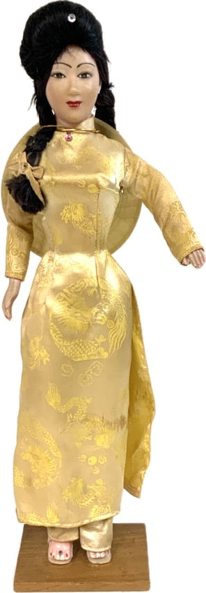 JAPAN TRADITIONAL VINTAGE FEMALE DOLL (1 of 6)